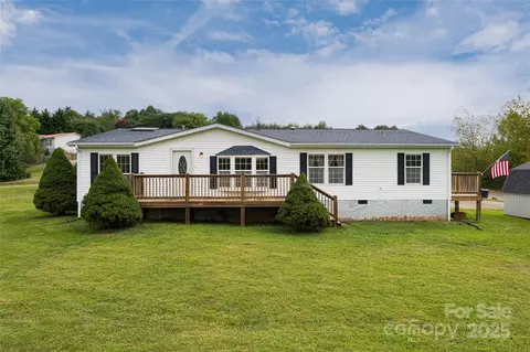 25 One Oak Dr, Leicester, NC 28748