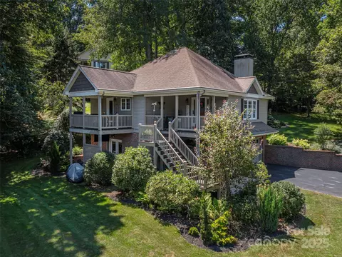 105 Deer Glade Ln, Waynesville, NC 28786