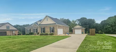 1905 Scuffle Hill Dr, Monroe, NC 28110 photo 2