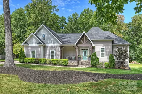 2413 Rocky River Rd, Charlotte, NC 28213