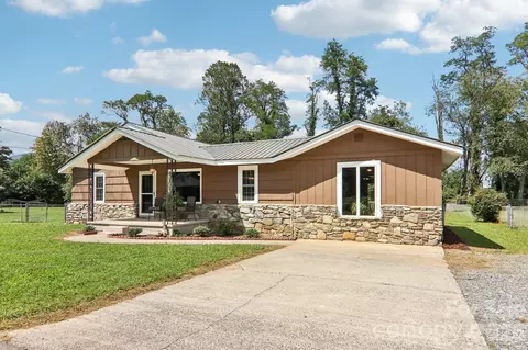 55 Polk St, Waynesville, NC 28786