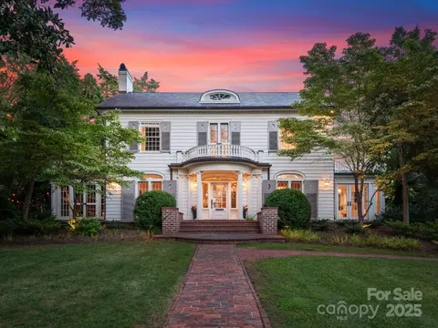 1137 Queens W Rd W, Charlotte, NC 28207