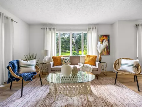 211 Crowfields Dr, Asheville, NC 28803