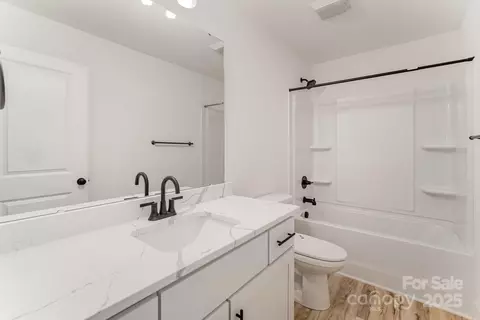 Bath - 5596 Sandhurst Rd, Hickory, NC 28602 photo 2 of 2