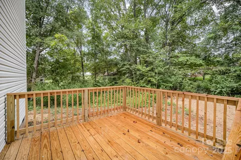 Exterior - 5596 Sandhurst Rd, Hickory, NC 28602 photo 1 of 1