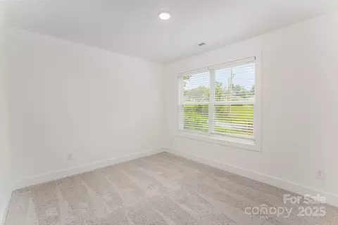 Bedroom - 5596 Sandhurst Rd, Hickory, NC 28602 photo 5 of 6