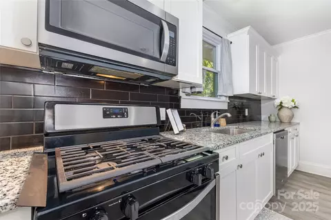 Kitchen - 1397 Grace Ave, Lancaster, SC 29720 photo 2 of 3
