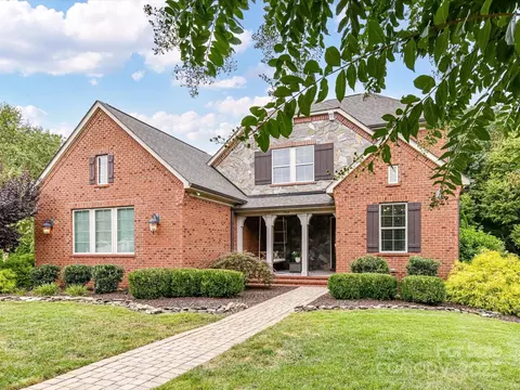 17412 Pennington Dr, Cornelius, NC 28031