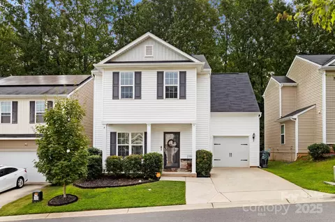 7621 Mockernut Dr, Charlotte, NC 28215