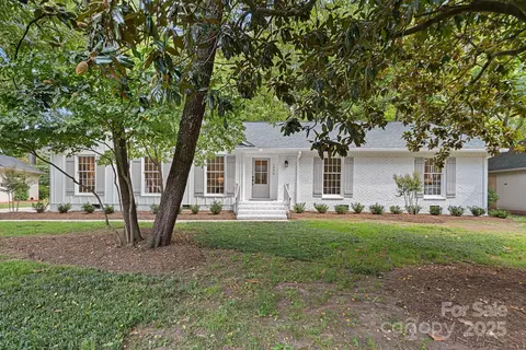 1330 Redcoat Dr, Charlotte, NC 28211