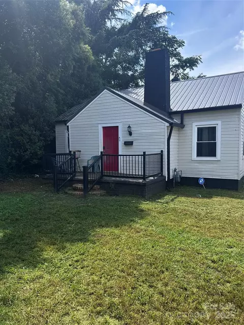 136 S Broadway St, Forest City, NC 28043