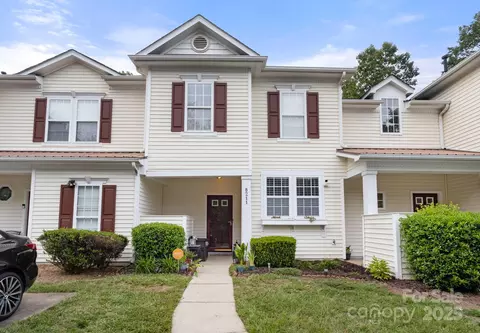 8211 Carob Tree Ln, Charlotte, NC 28215