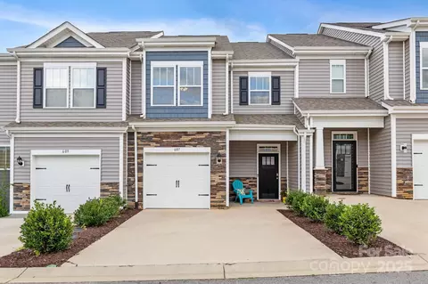 607 Santa Clara Dr, Asheville, NC 28806