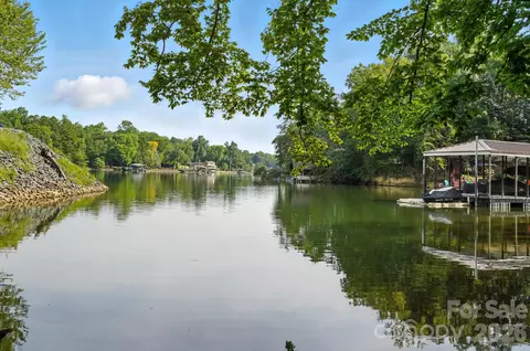 29010 Silver Fox Dr, Tega Cay, SC 29708