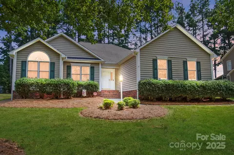 8877 Oldenburg Dr, Mount Pleasant, NC 28124