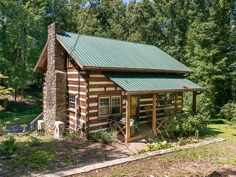 14 Hazelnut Dr, Asheville, NC 28806