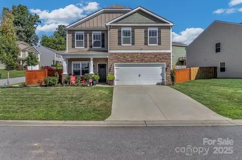 235 Marathon Ln, Candler, NC 28715