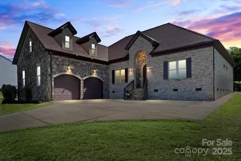 1974 Glen Manor Ct, Lincolnton, NC 28092