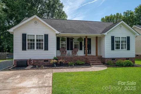 305 Hill St, Mount Holly, NC 28120