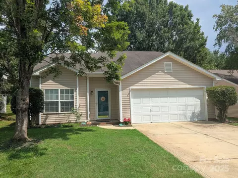 1032 Valley Forge Dr, Clover, SC 29710