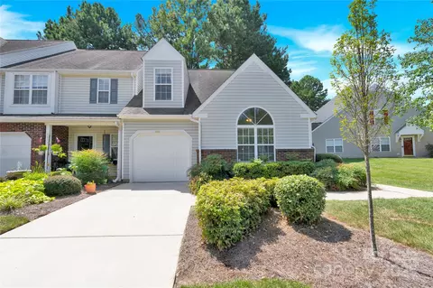 8811 Roseton Ln, Charlotte, NC 28277