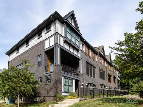 3022 Kalex Ct, Charlotte, NC 28204