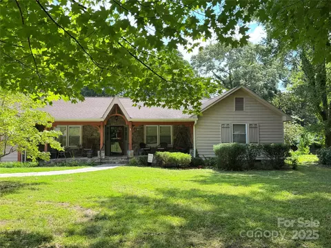 1306 7th Nw St NW, Hickory, NC 28601