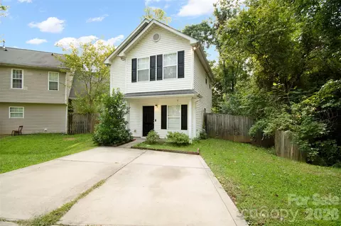 5541 Peachwood Dr, Charlotte, NC 28216