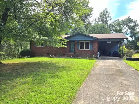1364 Oak Hill Dr, Morganton, NC 28655