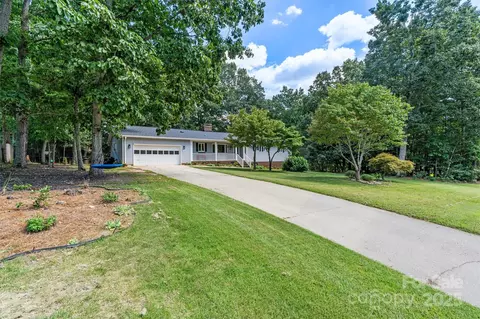 1140 Knollwood Dr, Claremont, NC 28610