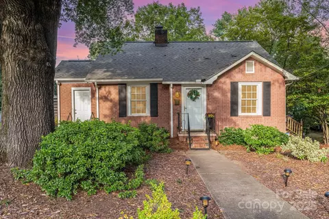 206 E Stewart Ave, Mooresville, NC 28115