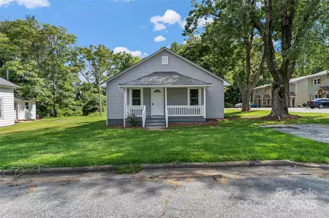 107 Rhyne St, Morganton, NC 28655