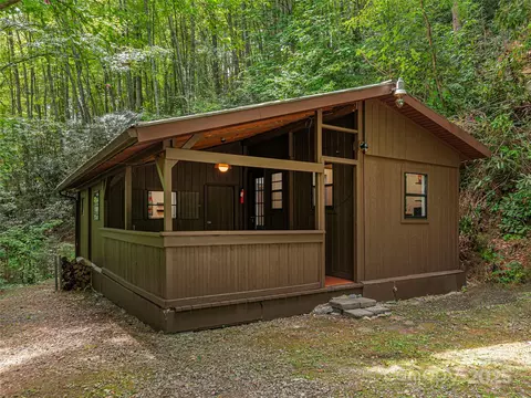 37 Victoria Rose Ln, Waynesville, NC 28785
