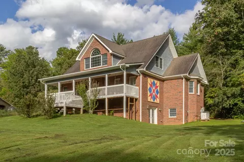 51 Windy Acres Dr, Fairview, NC 28730