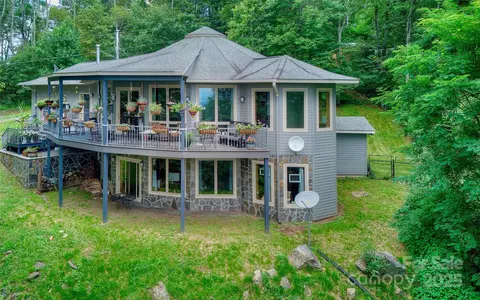 1024 Arrowhead Ridge Rd, Spruce Pine, NC 28777
