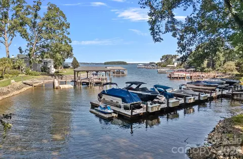 19002 Lakehouse Pointe Dr, Cornelius, NC 28031