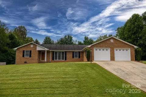 1173 Hidden Lake Dr, Granite Falls, NC 28630