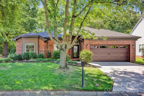211 Southhaven Dr, Mooresville, NC 28117