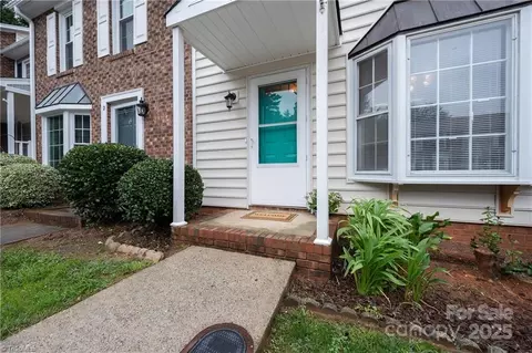 911 Shlby Dr #E, Greensboro, NC 27409