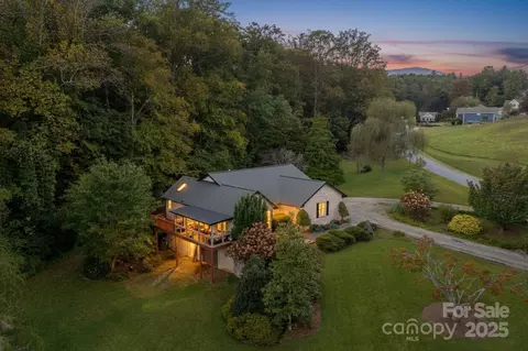 26 Harris Rd, Fairview, NC 28730
