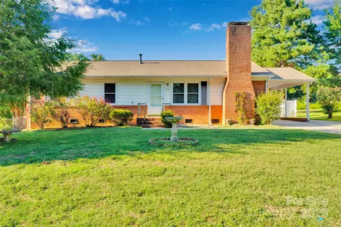 922 Holly Dr, Gastonia, NC 28054
