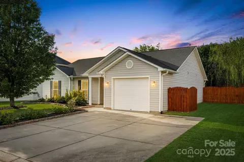 299 W Swift Creek Rd, Fletcher, NC 28732