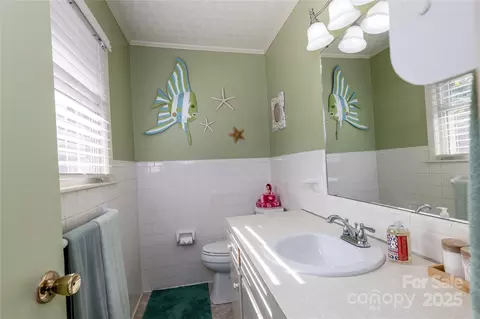 Bath - 504 Ridge St, Albemarle, NC 28001 photo 1 of 3
