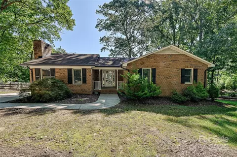 316 Henderson Cir, Harrisburg, NC 28075