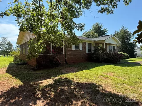 26 Bell Ln, Columbus, NC 28722