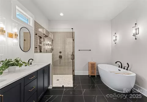 Bath - 831 Naples Dr, Davidson, NC 28036 photo 2 of 6