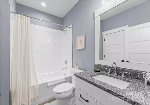 Bath - 831 Naples Dr, Davidson, NC 28036 photo 5 of 6