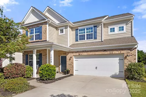 1008 Wainscott Dr, Waxhaw, NC 28173