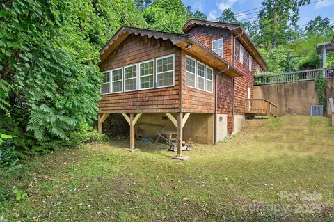 Exterior - 160 E Howard St, Tryon, NC 28782 photo 5 of 9