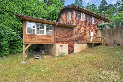 Exterior - 160 E Howard St, Tryon, NC 28782 photo 6 of 9